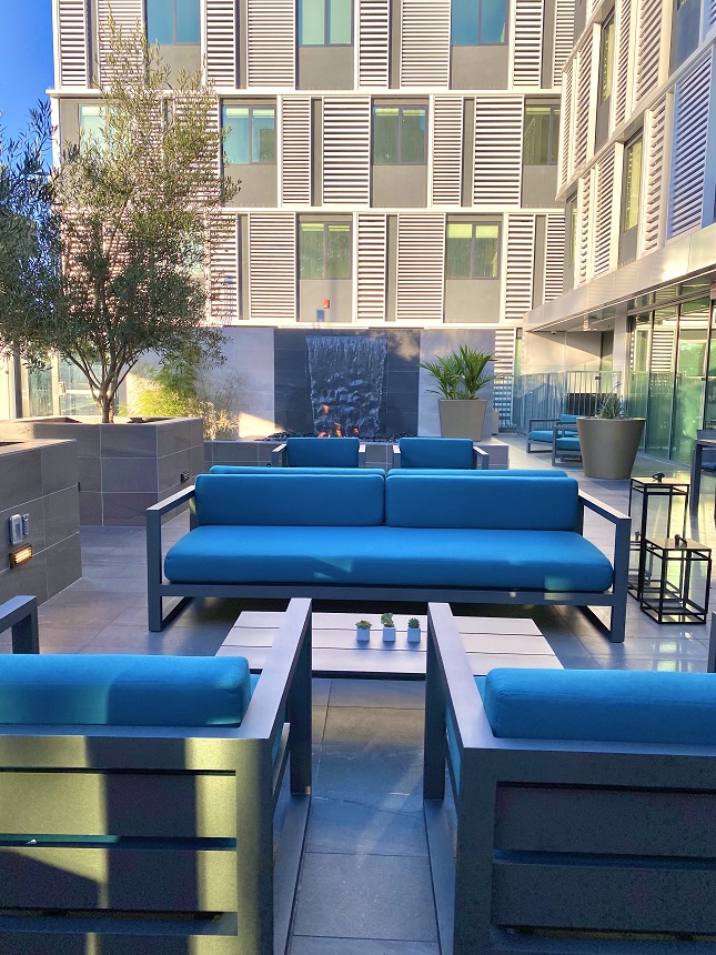 Hotel Mariposa Dinning Courtyard
